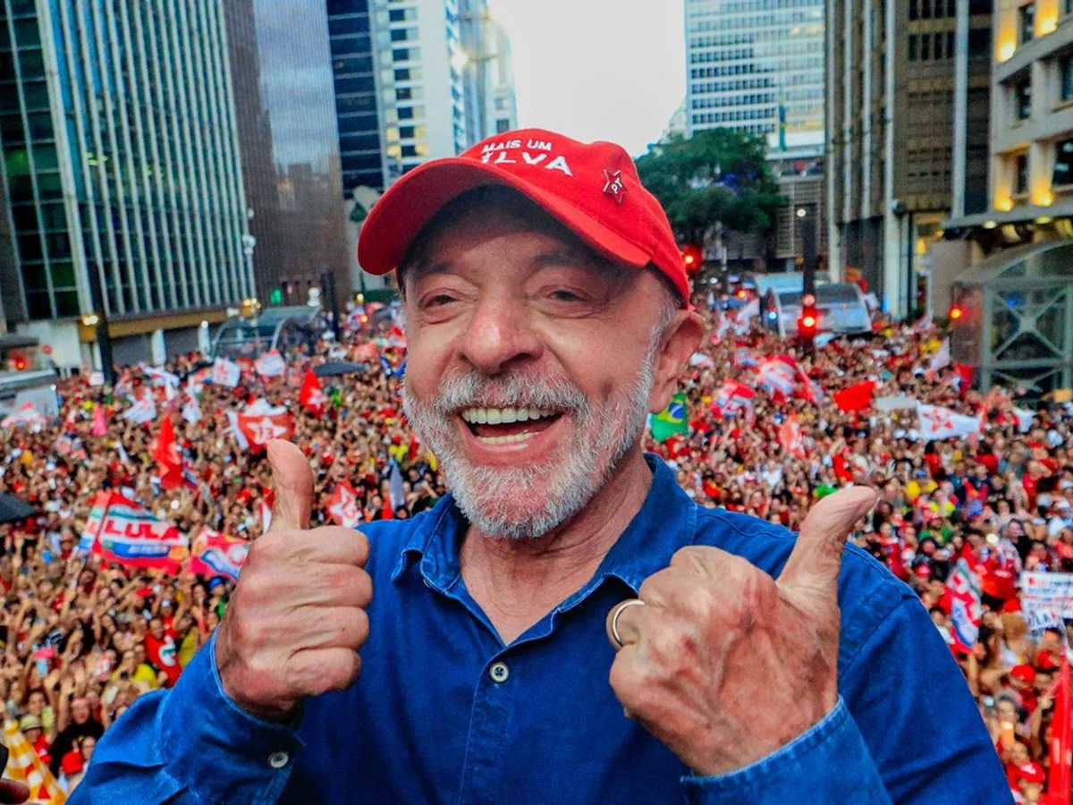 Reeleito presidente em virada histórica, Lula estabelece série de recordes