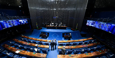 Foto do Plen&aacute;rio do senado, com tapete azul e cadeiras em madeira Foto: Jefferson Rudy/Ag&ecirc;ncia Senado Fonte: Ag&ecirc;ncia Senado / BBC News Brasil