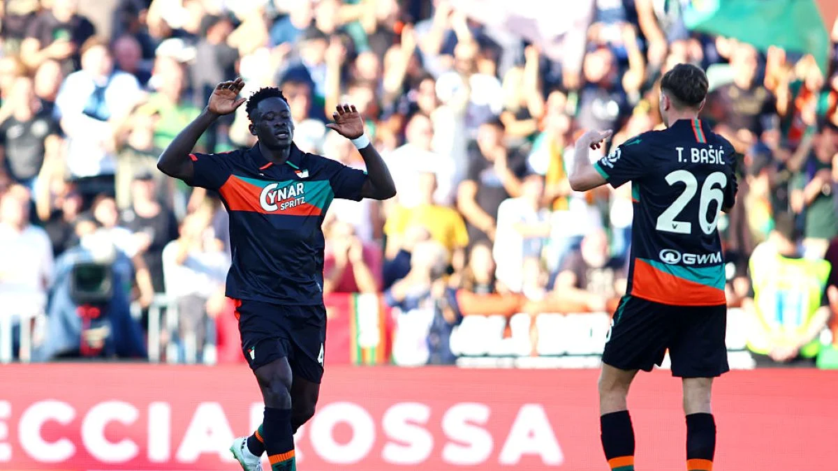 Venezia bate o Napoli e conquista a primeira vitória no Campeonato Italiano