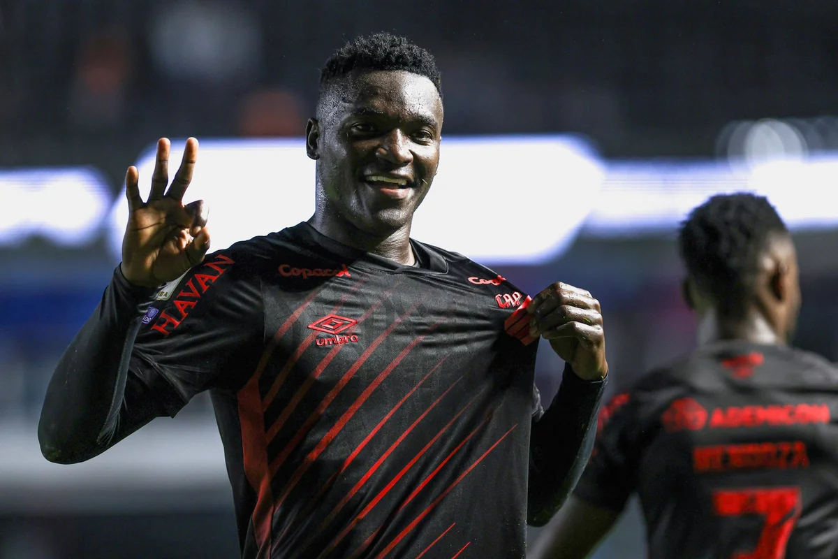 Artilheiro do Brasileirão, Viveros quebra recorde de Tevez na competição