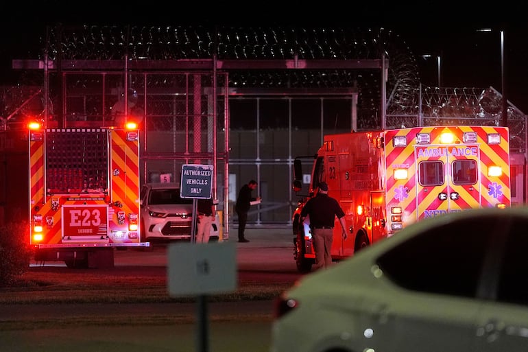 Christa Pike está inconsciente e em um ventilador mecânico após sobreviver à injeção letal. O que aconteceu?