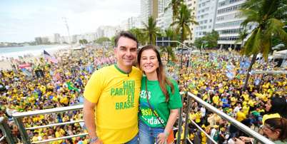 Fl&aacute;vio e Fernanda Bolsonaro est&atilde;o casados desde 2010 Foto: Reprodu&ccedil;&atilde;o/Instagram