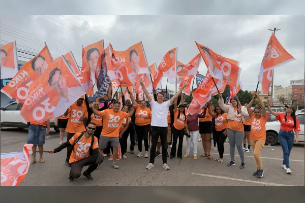 Último dia de campanha: Kiko Caputo promete hospital e nova via no Guará