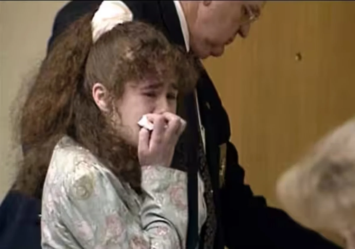 Christa Pike chora após ser sentenciada em pena de morte em 1995 - Metrópoles