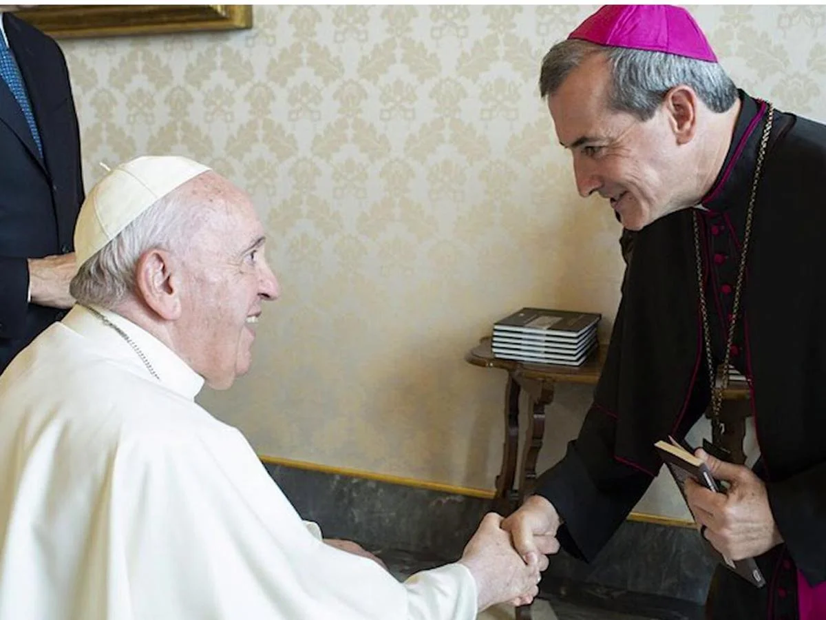 Vicente Ferreira, bispo de Livramento de Nossa Senhora, na Bahia, com papa Francisco - Metrópoles