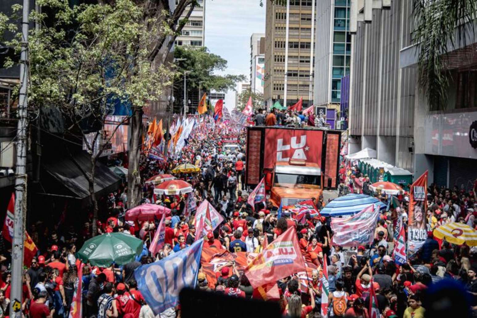 Caminhada de Lula e Haddad na Rua Augusta.