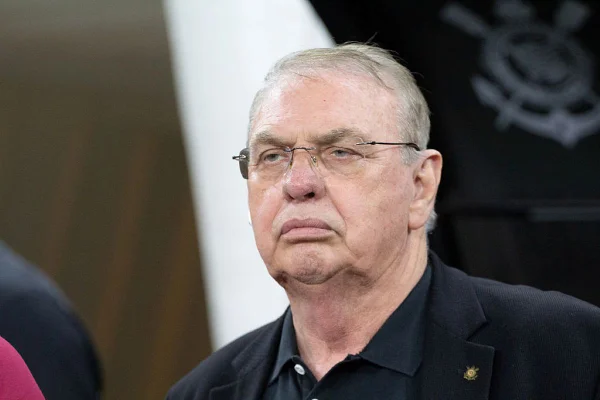 Presidente do Corinthians, Osmar Stabile desiste de disputar a reeleição - destaque galeria