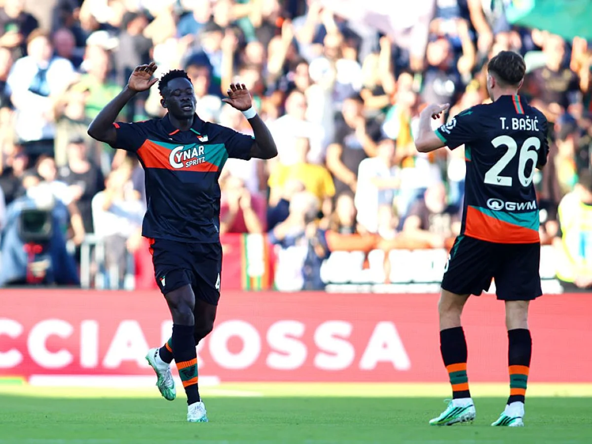 Venezia bate o Napoli e conquista a primeira vitória no Campeonato Italiano