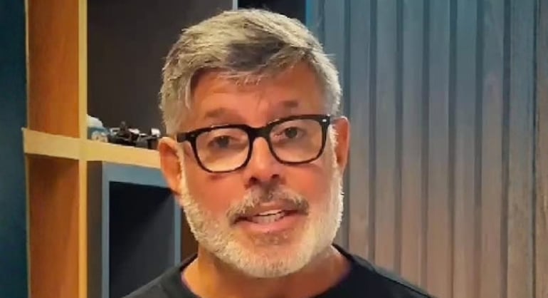 Adriane Galisteu se emociona ao encontrar relógio dado por Ayrton Senna e relíquia da avó