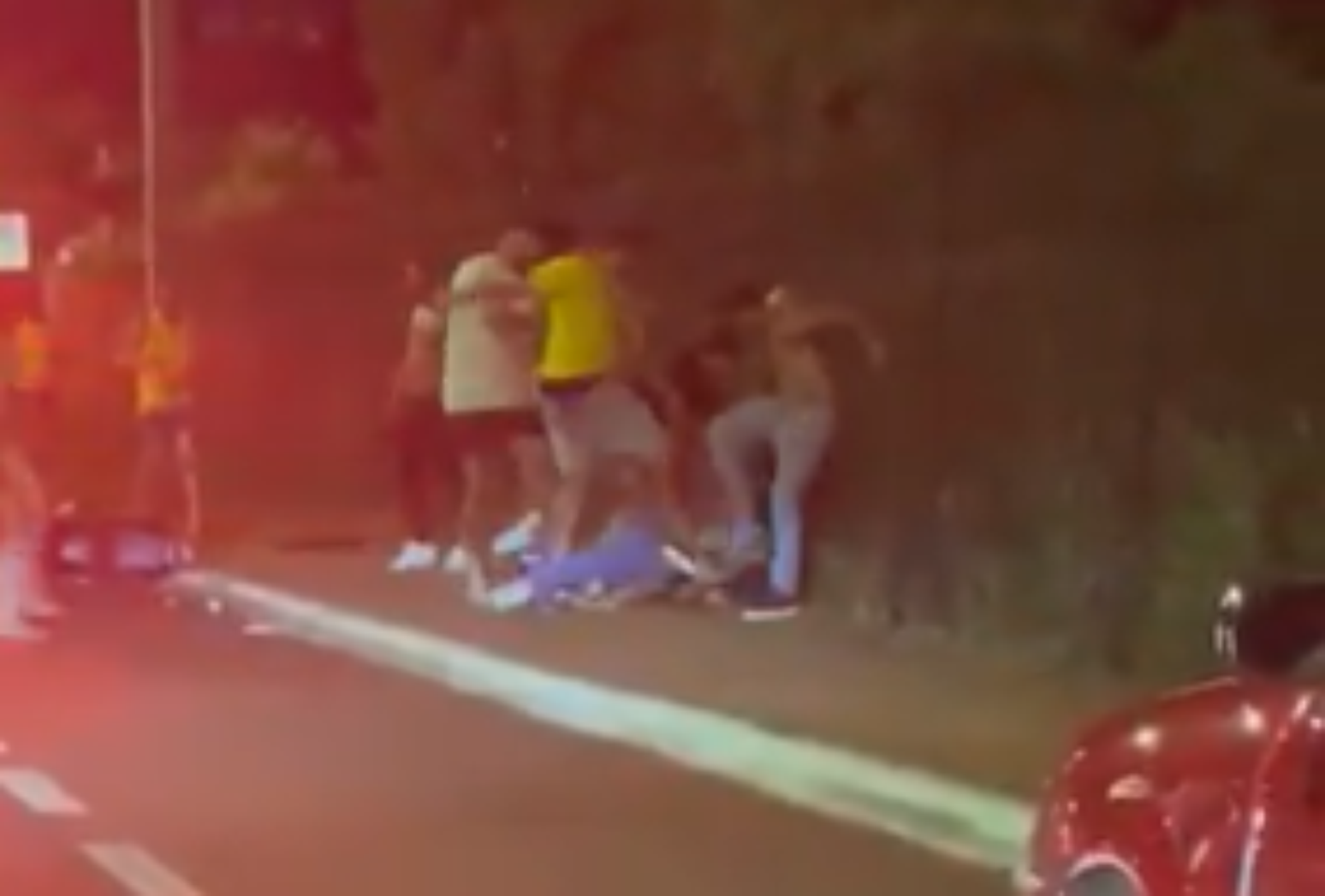 Homem aparece sendo espancado em v&iacute;deo que teria sido feito em Rio Verde, em Goi&aacute;s, ap&oacute;s vit&oacute;ria de Lula