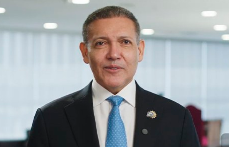 Nunes Marques proíbe distribuição de jornal 'Petróleo dos Brasileiros' a pedido de Flávio Bolsonaro