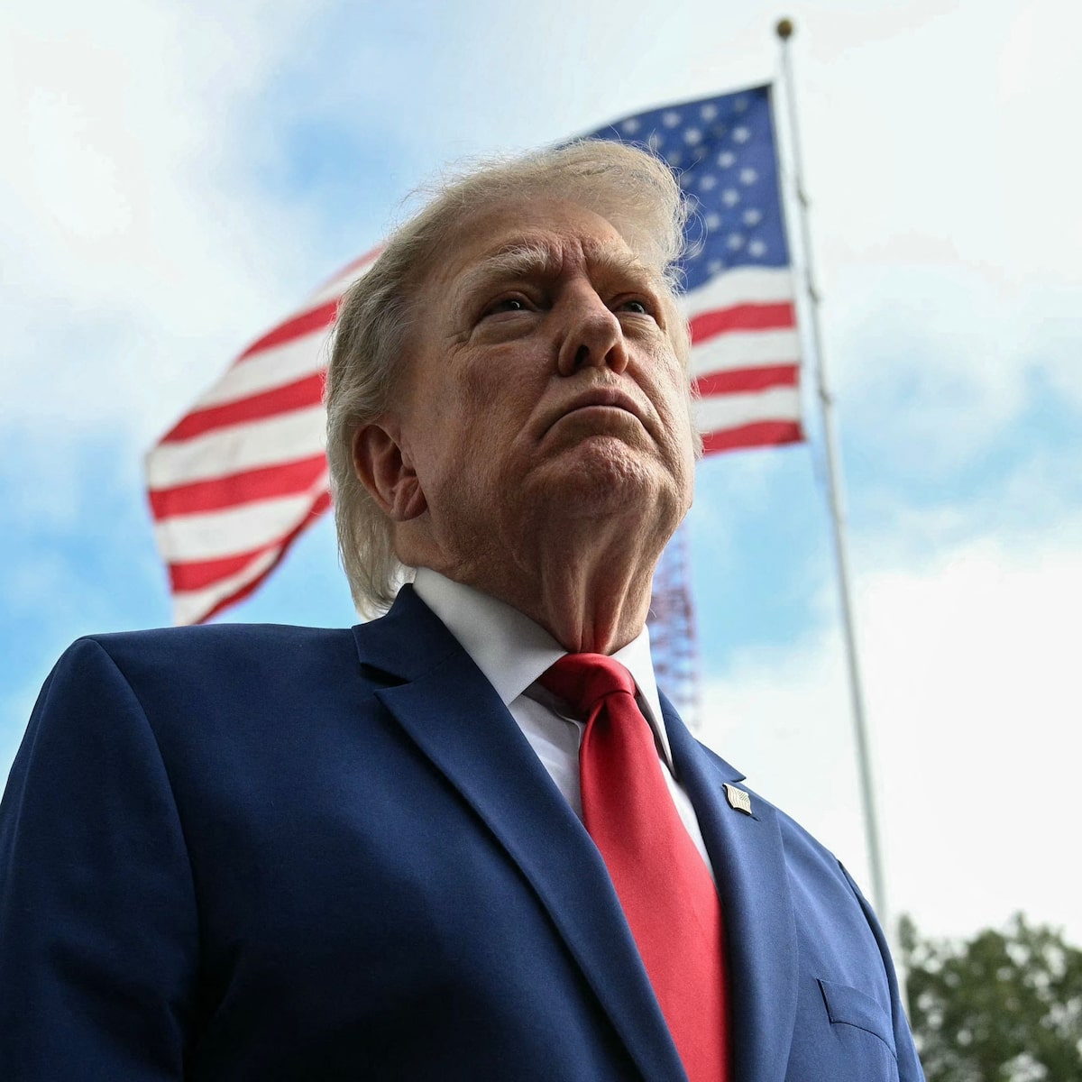 Forças dos EUA têm planos para lançar ataques contra o Irã caso Trump autorize a ofensiva