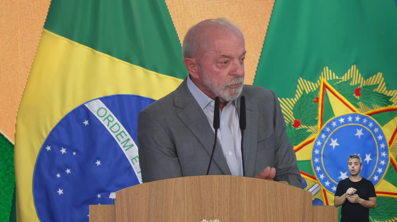 Lula diz que pobre é ‘bom pagador’ e que ‘tem muito rico que gosta de dever’