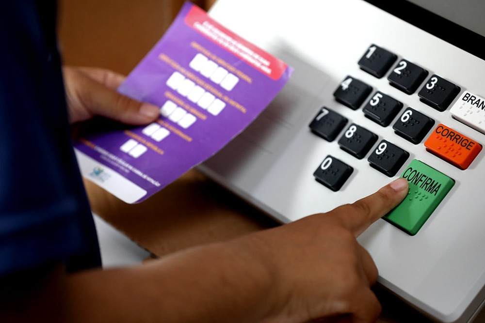 O voto em trânsito é destinado a eleitores que estarão fora do município onde têm domicílio eleitoral no dia da votação — Foto: Alejandro Zambrana/Secom/TSE