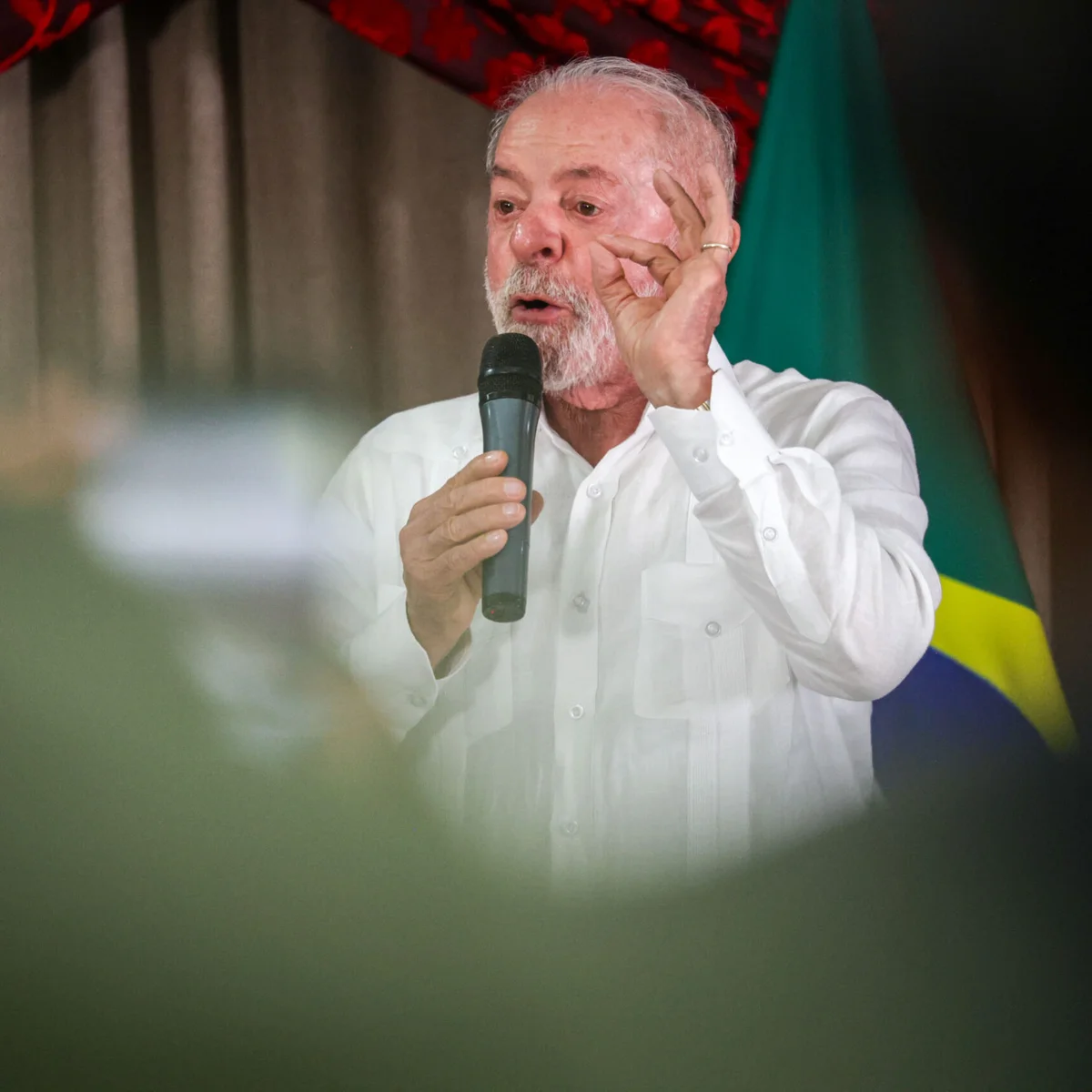 Lula diz que tesouraço de Flávio é para "cortar do sangue do povo"