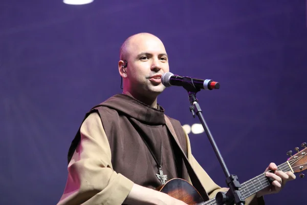 Com frei Gilson, Catedral tem agenda especial de Nossa Senhora Aparecida