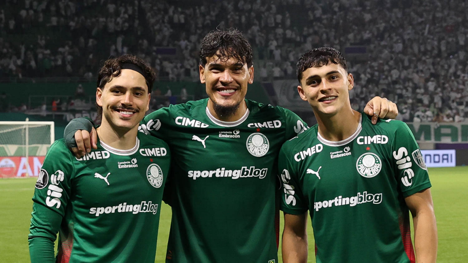 Os jogadores Mauricio, Gustavo G&oacute;mez e Ram&oacute;n Sosa (E/D), da SE Palmeiras, comemoram classifica&ccedil;&atilde;o para final contra a equipe do Fluminense FC, durante partida v&aacute;lida pela semi final, volta, da Conmebol Libertadores, na arena Nubank Parque.