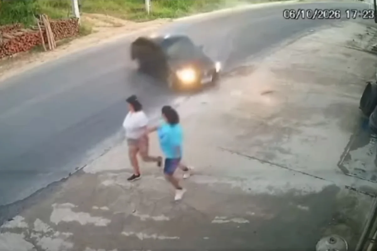 Imagem colorida, carro atropela irmãs em Orobó- Metrópoles
