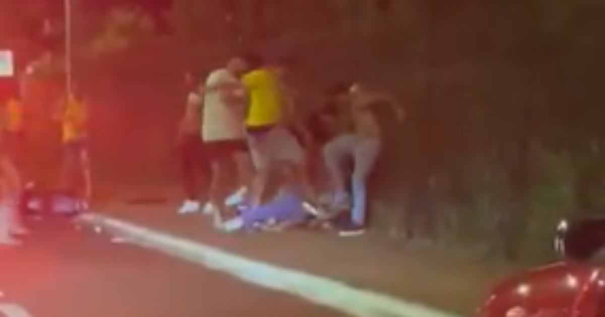 Vídeo mostra confusão e homem sendo espancado em cidade de Goiás após eleição