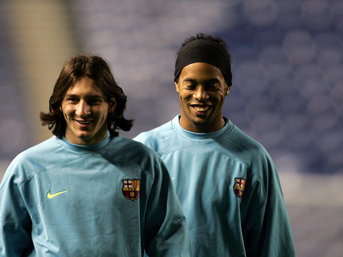 "Nos fez gostar de futebol", declara Ronaldinho em homenagem a Lionel Messi