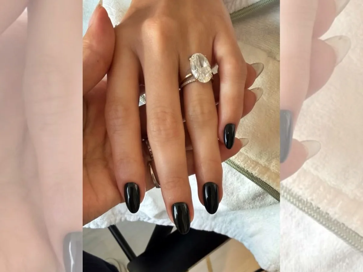 Halloween: unhas pretas de Hailey Bieber são inspiração prática e elegante