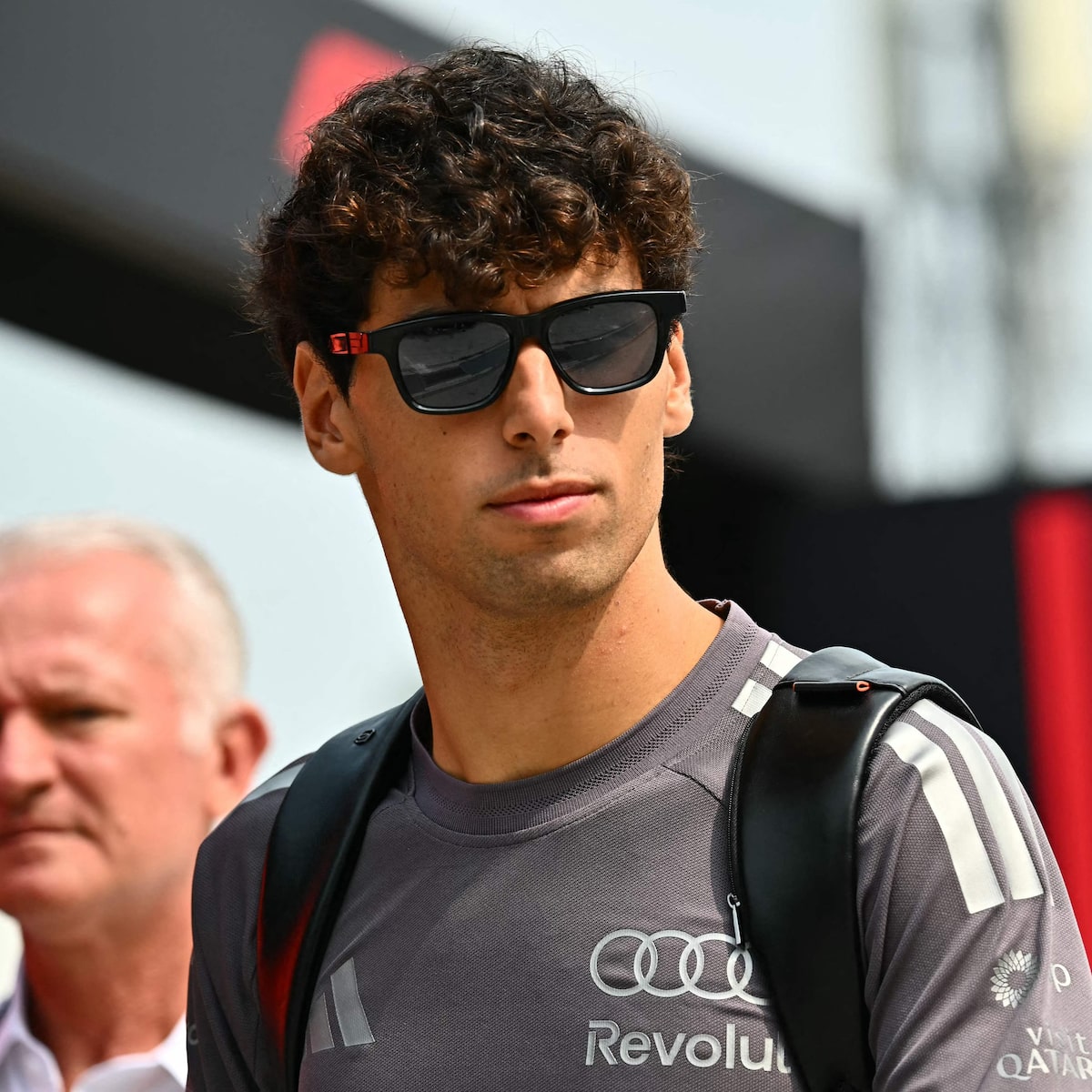 Bortoleto pede desculpas a Sainz por acidente: ‘acabou com minha corrida e a dele’