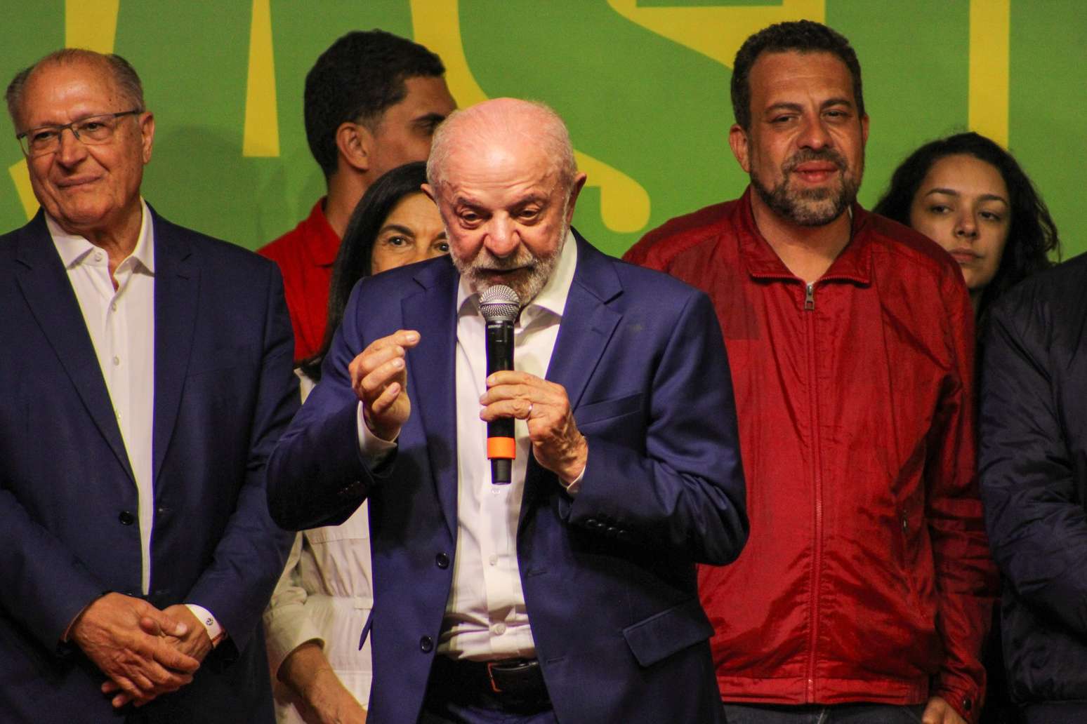 Lula (PT) discursa após disputa do primeiro turno das eleições presidenciais