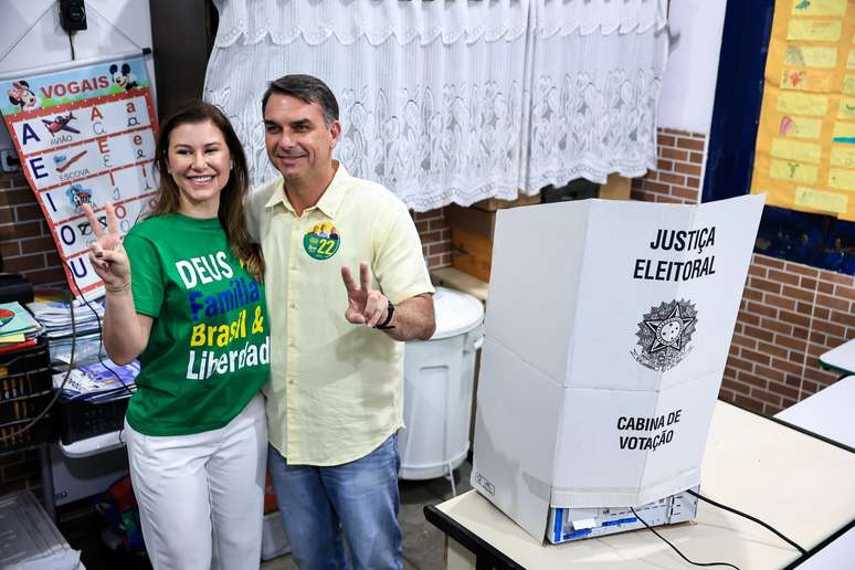 Vaias, aplausos e celular na cabine: Como foi a votação dos candidatos à Presidência no 1º turno