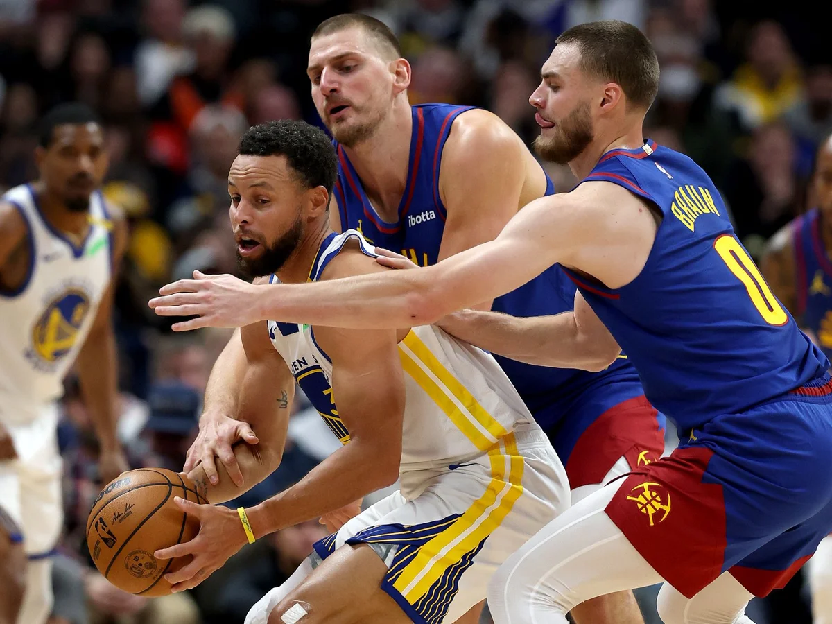 Stephen Curry acerta 100% dos arremessos e Warriors vencem 1ª na temporada