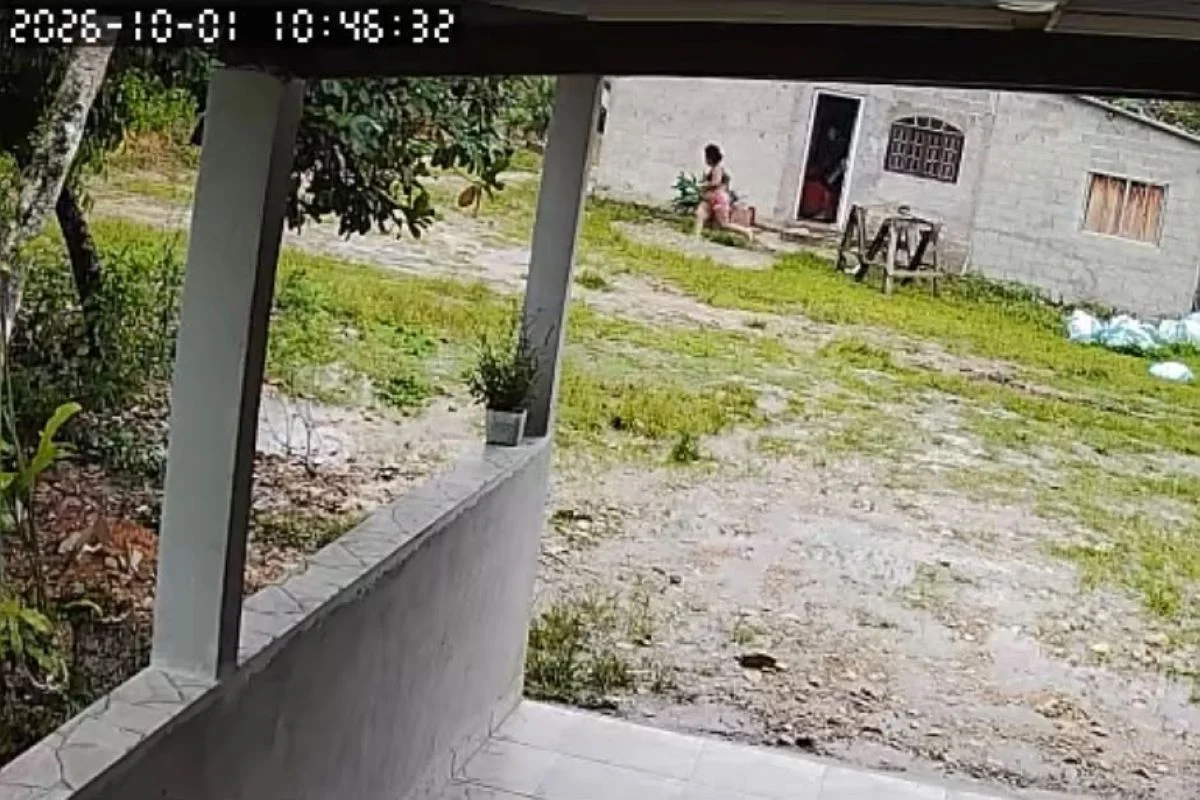 Homem suspeito de matar esposa e enteada grávida morre em cela no interior