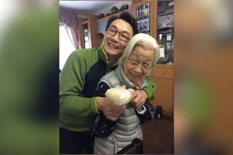 自剖母子情“不容被曲解” 刘松仁:我不孝顺是母亲包容
