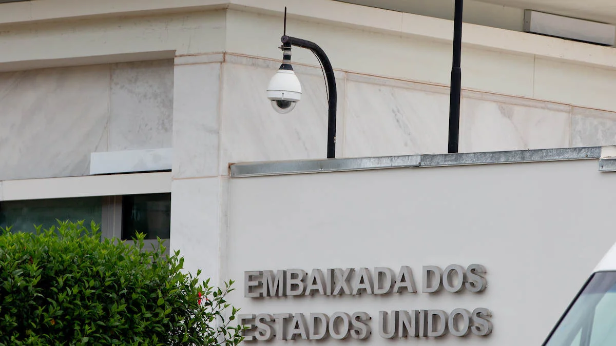"Questão de segurança": EUA suspende atendimento em embaixada e consulados