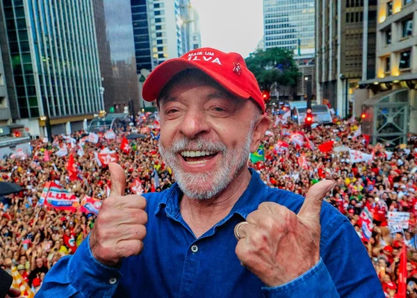 Reeleito presidente em virada histórica, Lula estabelece série de recordes