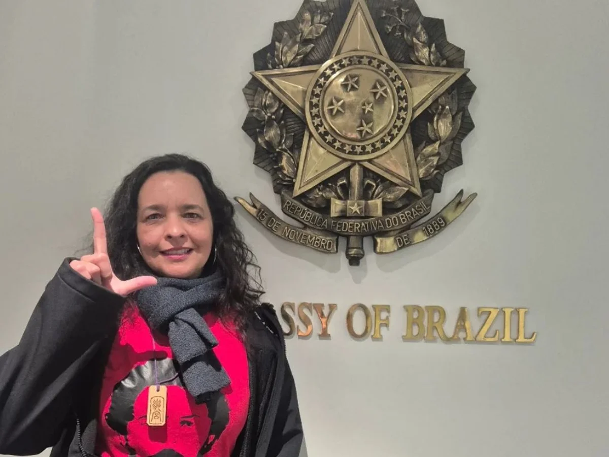 Pintora brasileira dirigiu 9 horas e foi uma das primeiras a votar em 2026