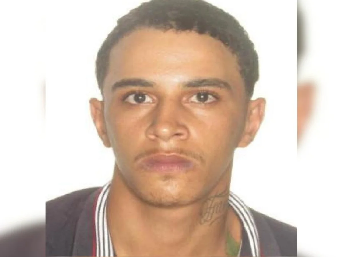 Homem é preso escondido em banheiro após matar amigo com garrafada no rosto