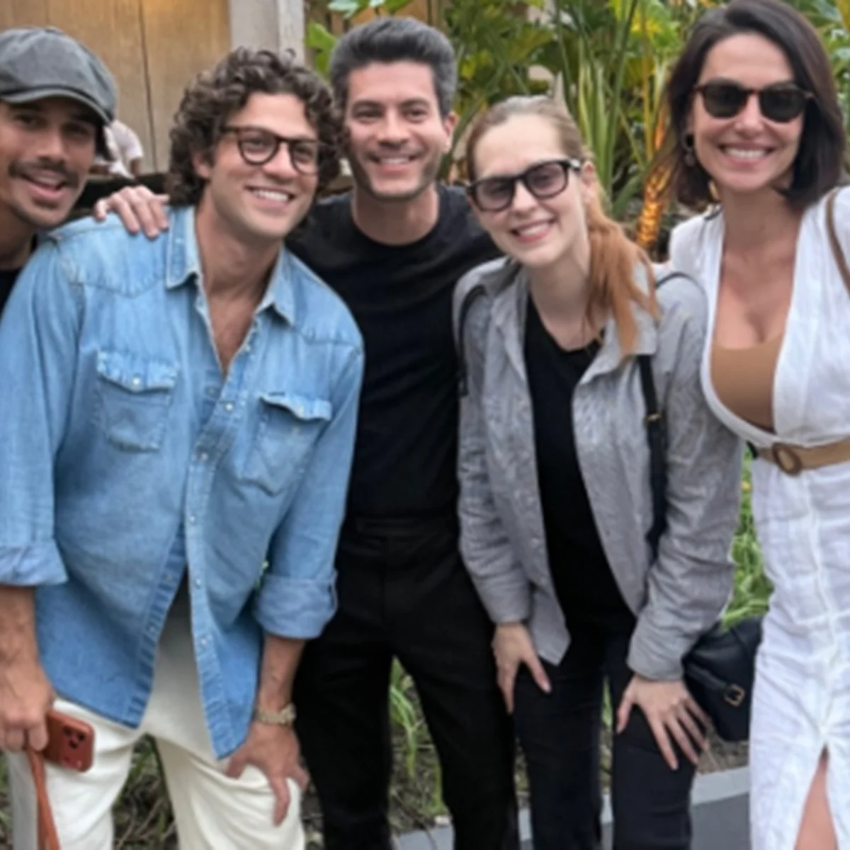 Foto: Arthur Aguiar dedica reencontro do elenco de Rebelde a Lua Blanco
